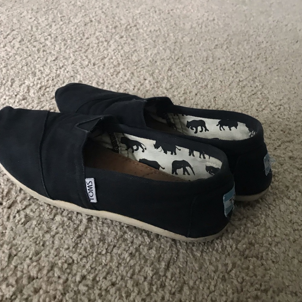 Black TOMS